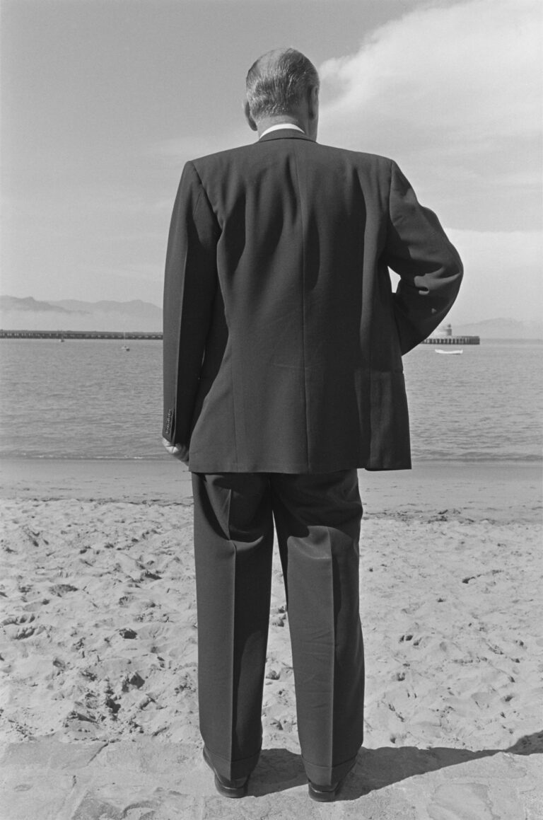 Black and white photograph by Henry Wessel